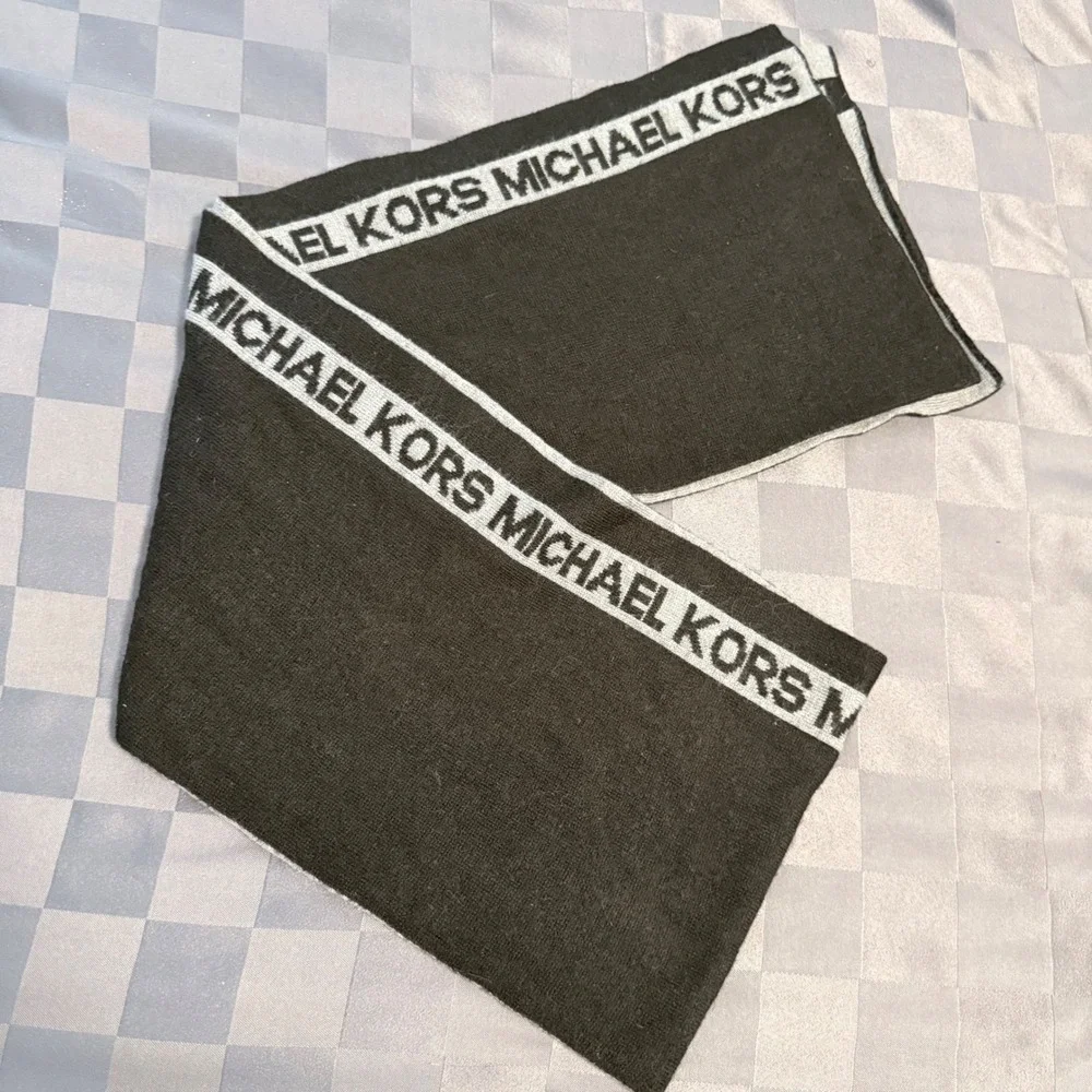 Michael Kors Reversible Logo Scarf Black Gray Knit 70
